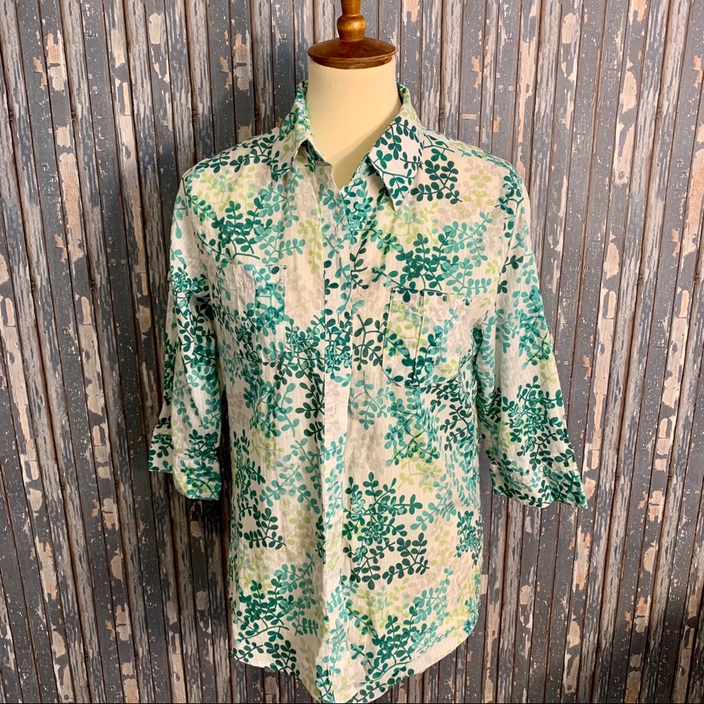 🐥5/$25🐥🥳HP🥳Woolrich floral button down blouse